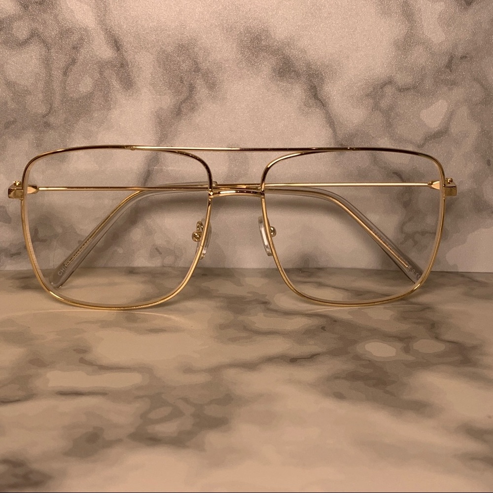 🕶 Oversized Gold Frame Glasses 🕶 - Picture 6 of 12